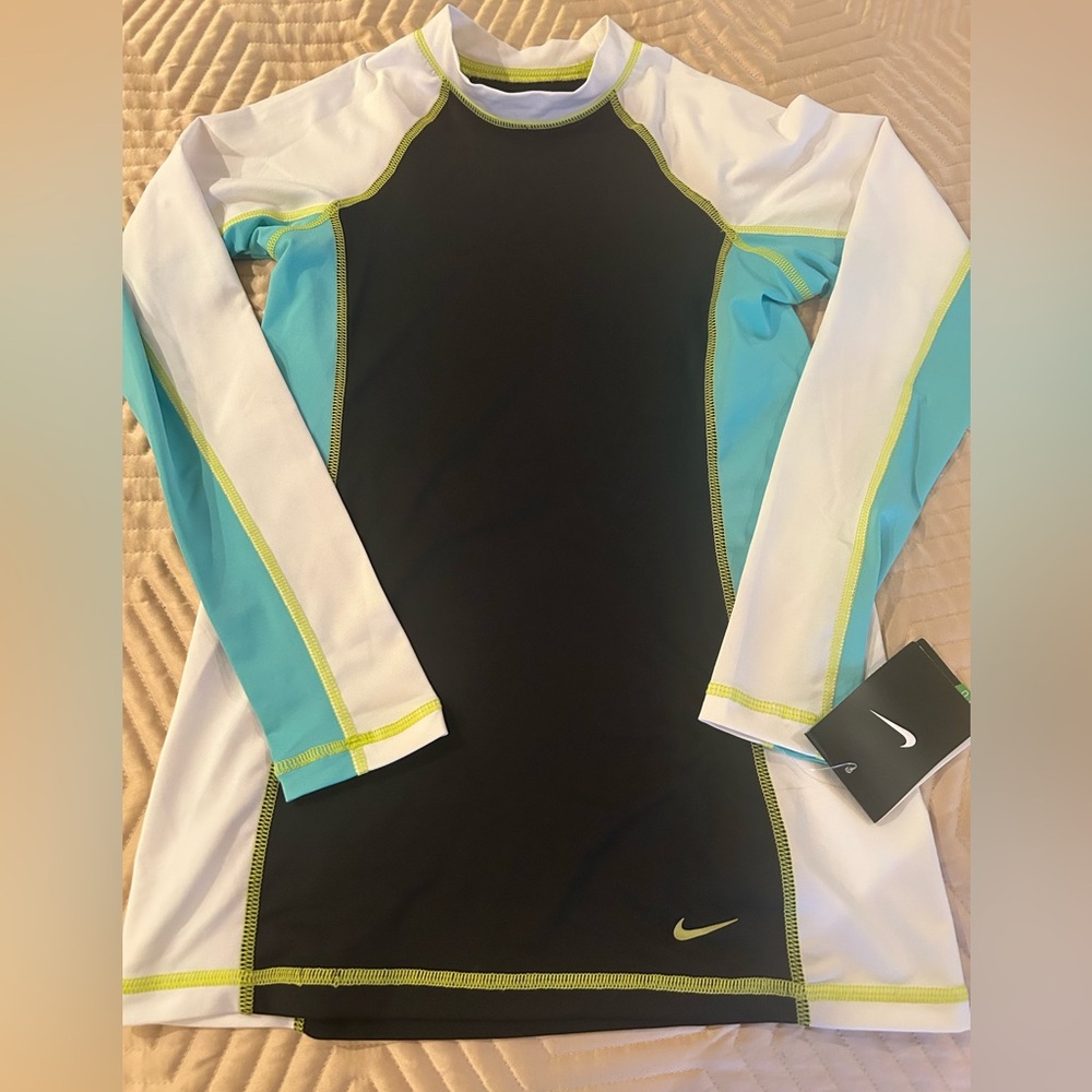 Nike Dri-Fit Long Sleeve Women’s running shirt Size Small NWT